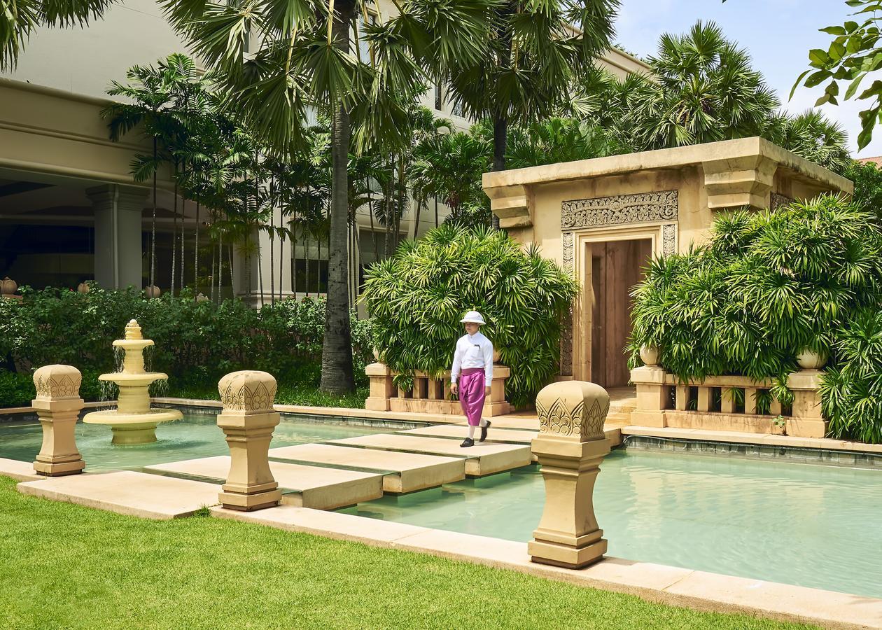 Intercontinental Phnom Penh Hotel Exterior photo